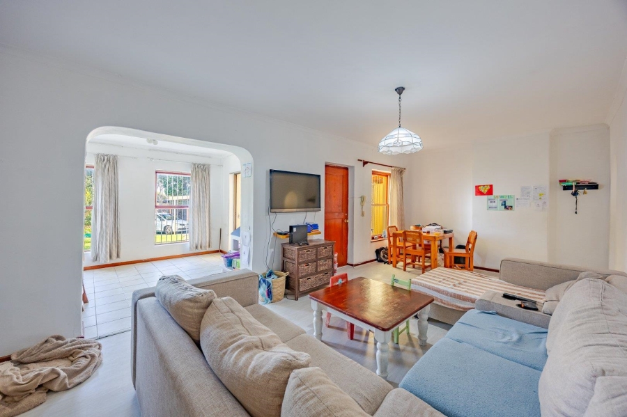 8 Bedroom Property for Sale in Lakeside Western Cape